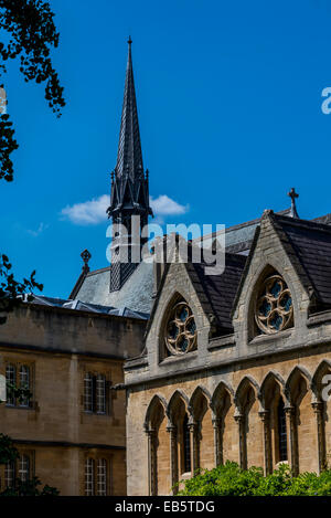 Exeter College Library und Kapelle Turmspitze aus der Fellows Garten sehen. Beide Gebäude wurden von Sir George Gilbert Scott entworfen. Stockfoto