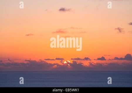 Keri, Zakynthos, Ionische Inseln, Griechenland. Sonnenuntergang über dem Ionischen Meer. Stockfoto