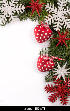 Weihnachts-Dekoration auf weißem Hintergrund Stockfoto
