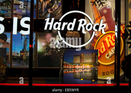 Fenster des Hard Rock Cafe, Hollywood Boulevard, Los Angeles, California, Vereinigte Staaten von Amerika Stockfoto