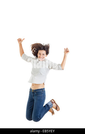 Aktivität und Glück Konzept, lächelnde Teenager-Mädchen oder eine Frau in weißen leeres Hemd und Jeans mit Daumen nach oben springen Stockfoto