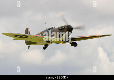 Supermarine Spitfire MKII. Restaurierung finanziert durch Gold Händler Thomas Kaplan. Die Schlacht um England früh Krieg Spitfire Kampfflugzeug Stockfoto