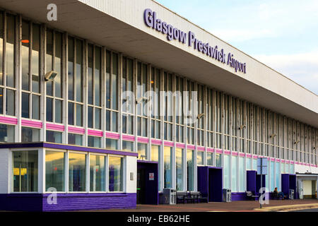 Vor dem Eingang zu Glasgow Prestwick Flughafen Prestwick, Ayrshire, Schottland Stockfoto