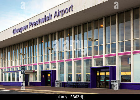 Vor dem Eingang zu Glasgow Prestwick Flughafen Prestwick, Ayrshire, Schottland Stockfoto