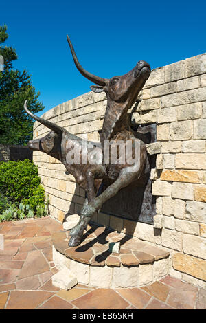 Texas, Frisco, Central Park, Longhorn-Rinder fahren Bronze-Skulpturen Stockfoto