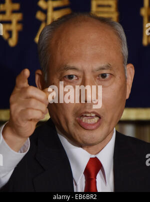 Tokio, Japan. 27. November 2014. Gov Yoichi Masuzoe von Tokio spricht leidenschaftlich über die Regierung Japans Hauptstadt während einer Pressekonferenz in Tokio Foreign Correspondents' Club of Japan auf Mittwoch, 27. November 2019. Masuzoe hat von einer Fact-Finding-Reise nach London, gerade wo er Olympische Anlagen auf Tournee. © Natsuki Sakai/AFLO/Alamy Live-Nachrichten Stockfoto