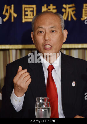 Tokio, Japan. 27. November 2014. Gov Yoichi Masuzoe von Tokio spricht leidenschaftlich über die Regierung Japans Hauptstadt während einer Pressekonferenz in Tokio Foreign Correspondents' Club of Japan auf Mittwoch, 27. November 2019. Masuzoe hat von einer Fact-Finding-Reise nach London, gerade wo er Olympische Anlagen auf Tournee. © Natsuki Sakai/AFLO/Alamy Live-Nachrichten Stockfoto