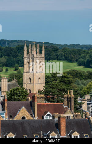 Die Turm des Magdalen College in Oxford Universität von Carfax Tower gesehen Stockfoto