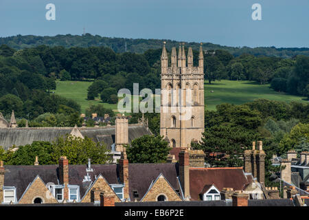 Turm der Magdalen College, Oxford University, von Carfax Tower gesehen Stockfoto