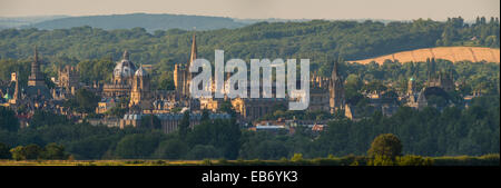 Die träumenden Turmspitzen der Oxford University von Hinksey Hill gesehen Stockfoto