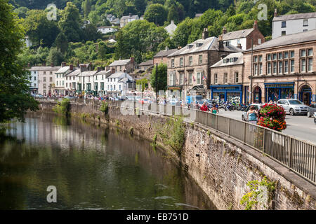 Fluß Derwent und South Parade in Matlock Bath, Derbyshire, England, Großbritannien Stockfoto