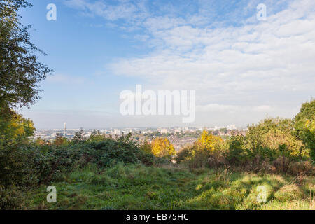 Nottingham aus der Distanz. Blick nach Westen über die Stadt Nottingham von colwick Woods, Nottinghamshire, England, Großbritannien Stockfoto