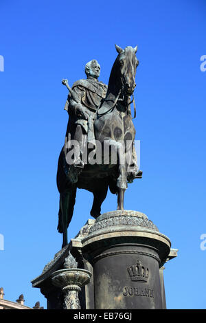 Reiterstandbild des sächsischen Königs Johann vor dem Opernhaus Semperoper, Dresden, Sachsen, Deutschland, Europa Stockfoto