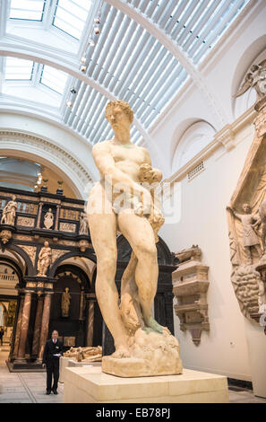 16. Skulptur des Apollo von Francavilla, Victoria und Albert Museum, V & A, South Kensington SW7, London, England, UK Stockfoto