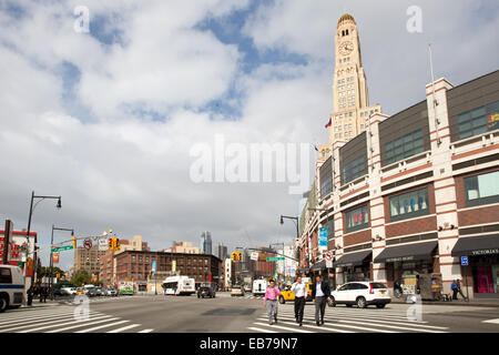 An der Ecke der Flatbush & Atlantic Ave, Downtown Brooklyn, NY, USA, 15. Oktober 2014. Stockfoto
