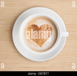Kaffee Cappuccino-Tasse mit Schaum und Herz Form Stockfoto