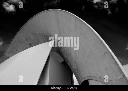 Abstrakte Bilder von das Auditorium in Santa Cruz De Tenerife, Kanarische Inseln, Spanien. Farb-Version EB7W6C Stockfoto