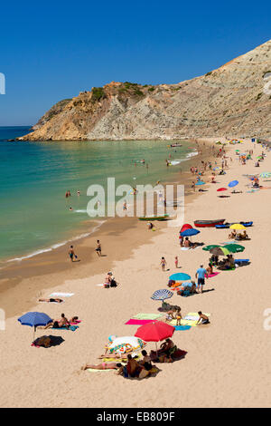 Portugal, der West-Algarve Strand Praia de Burgau im Sommer Stockfoto