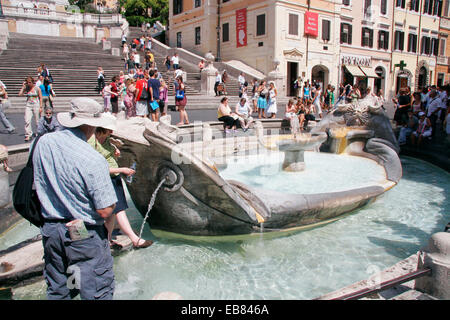 Fontana della Barcaccia spanische Treppe, Piazza di Spagna, Rom Stockfoto