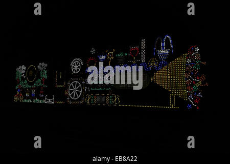 Nacht schräg anzeigen bunte LEDs grün Maschine Tableau, die Klippen, Queen Promenade, Blkackpool Beleuchtung, UK Stockfoto