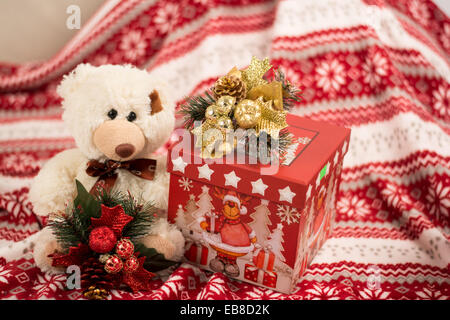 Teddybären warten auf Weihnachten Stockfoto