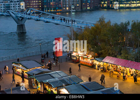 Tate Modern, London, UK. 27. November 2014. Weihnachtsmarkt steht außerhalb der Tate Modern Gallery gegenüber St Pauls Cathedral. Bildnachweis: Matthew Chattle/Alamy Live-Nachrichten Stockfoto