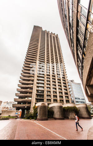 Cromwells Tower, Barbican Center London, England, Vereinigtes Königreich. Stockfoto