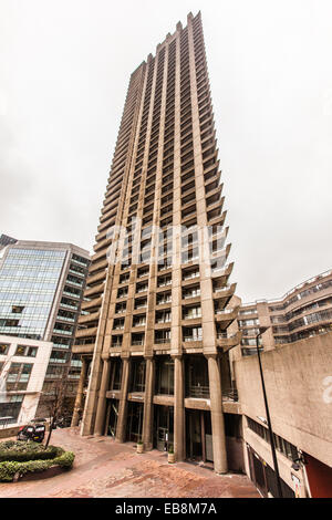 Cromwells Tower, Barbican Center London, England, Vereinigtes Königreich. Stockfoto