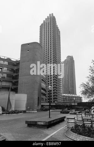 Cromwells Tower, Barbican Center London, England, Vereinigtes Königreich. Stockfoto