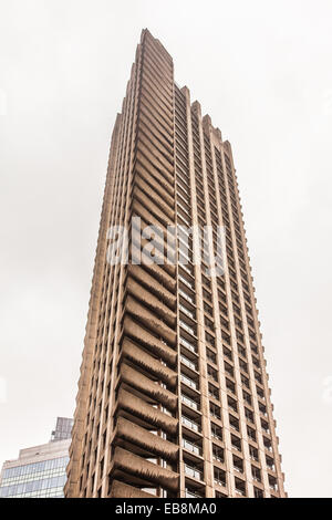 Cromwells Tower, Barbican Center London, England, Vereinigtes Königreich. Stockfoto