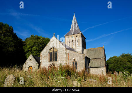 Allerheiligen Kirche im Meon Valley. Sommerabend erschossen vor einem blauen Himmel. Stockfoto