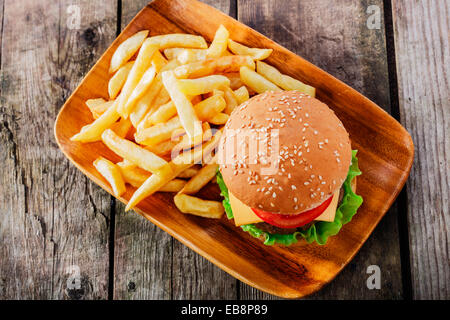 Mini-Burger mit Pommes frites Stockfoto