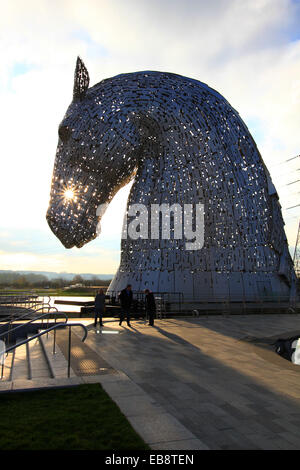 Der Kelpie, übernatürliche Formverschiebungen, Wasserpferd, Spukken, Flüsse, Streams, Schottland, aus Stahl, mystisch, Falkirk, Pferdeköpfe, M9 Autobahn, Haut Stockfoto