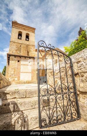 Kirche von Santa Maria in Villovieco, Jakobsweg, Palencia, Spanien Stockfoto