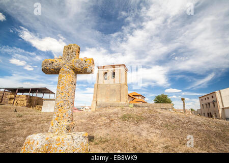 Kirche von Santa Maria de Tours in Villarmentero de Campos, Jakobsweg, Palencia, Spanien Stockfoto