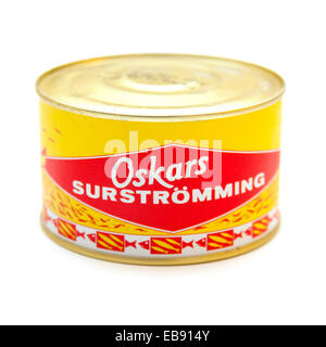 Dose Surströmming ist fermentierte Ostsee-Hering, oft beschrieben als das Schlimmste riechende Lebensmittel der Welt. Stockfoto