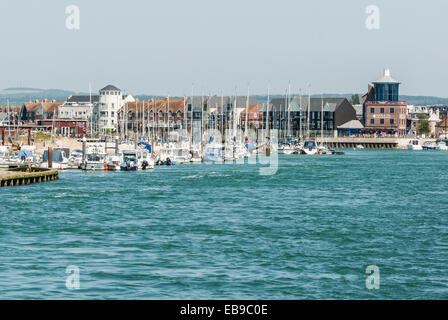 Westlichen und östlichen Ufer des Fluss Arun in Littlehampton in West Sussex an der Südküste von England. Stockfoto