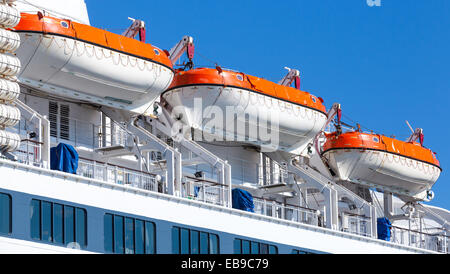 Rettungsboote auf großen Passagier Kreuzfahrtschiff Stockfoto