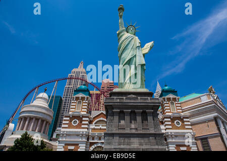 New York-New York Hotel mit der Statue of Liberty und Excalibur Hotel am Las Vegas Strip Stockfoto