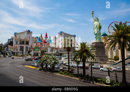New York-New York Hotel mit der Statue of Liberty und Excalibur Hotel am Las Vegas Strip Stockfoto