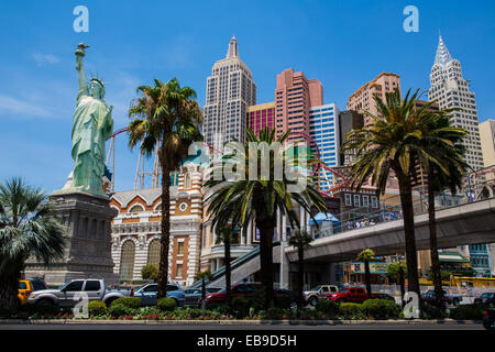 New York-New York Hotel mit der Statue of Liberty und Excalibur Hotel am Las Vegas Strip Stockfoto