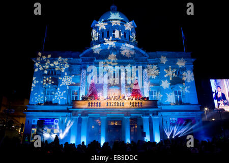 Hull, UK. 27. November 2014. Die Lichter einschalten Weihnachtsevent im Rathaus in Queen Victoria Square, Hull, East Yorkshire, UK. 27. November 2014. Bildnachweis: LEE BEEL/Alamy Live-Nachrichten Stockfoto