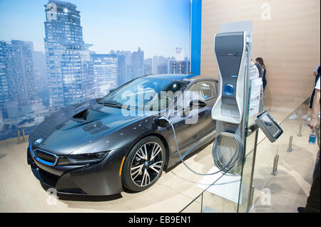 Neue BMW i8 Plug-in-Elektro-Hybrid auf dem Display auf der LA Auto Show 2014 Stockfoto