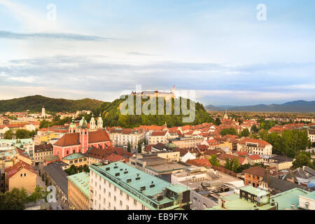 Aeirial Panoramablick über romantische mittelalterliche Ljubljana Stadt Zentrum, die Hauptstadt von Slowenien. Ljubljana, Slowenien, Europa. Stockfoto