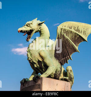 Berühmte Drachenbrücke (Zmajski am meisten), Symbol der Ljubljana, Hauptstadt von Slowenien, Europa. Stockfoto