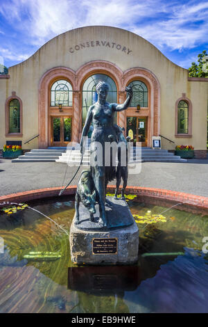 Diana und die Jagdhunde des Bildhauers William Leslie Bowles, anschlagen Bronzestatue Granitsockel, 1940 Fitzroy Gardens, Melbourne Stockfoto