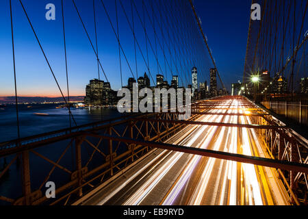 Verkehr, rush Hour, Brooklyn Bridge, Manhattan Skyline, Downtown Brooklyn, Brooklyn, New York Stockfoto