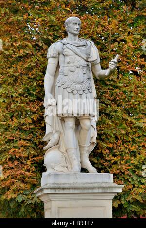 Statue von Gaius Julius Caesar, Roman Emperor, in den Jardin des Tuileries, Jardin des Tuileries, Paris, Frankreich Stockfoto