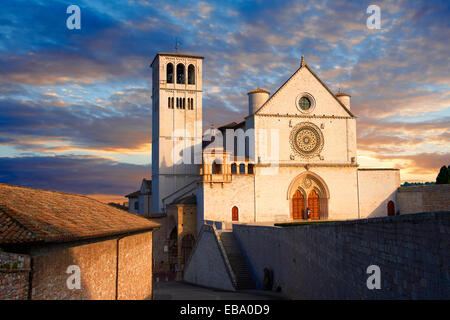 Die päpstliche Basilika des Hl. Franziskus von Assisi, eucharistiefeier Basilica di San Francesco, Assisi, Umbrien, Italien Stockfoto