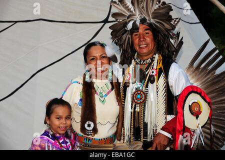 Ojibwe Leute, indianische Familie, in der ein Pow-Wow, Provinz Manitoulin Island, Ontario, Kanada Stockfoto